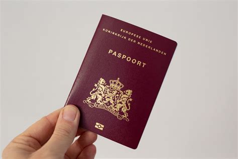 aanvraag nederlands paspoort in buitenland